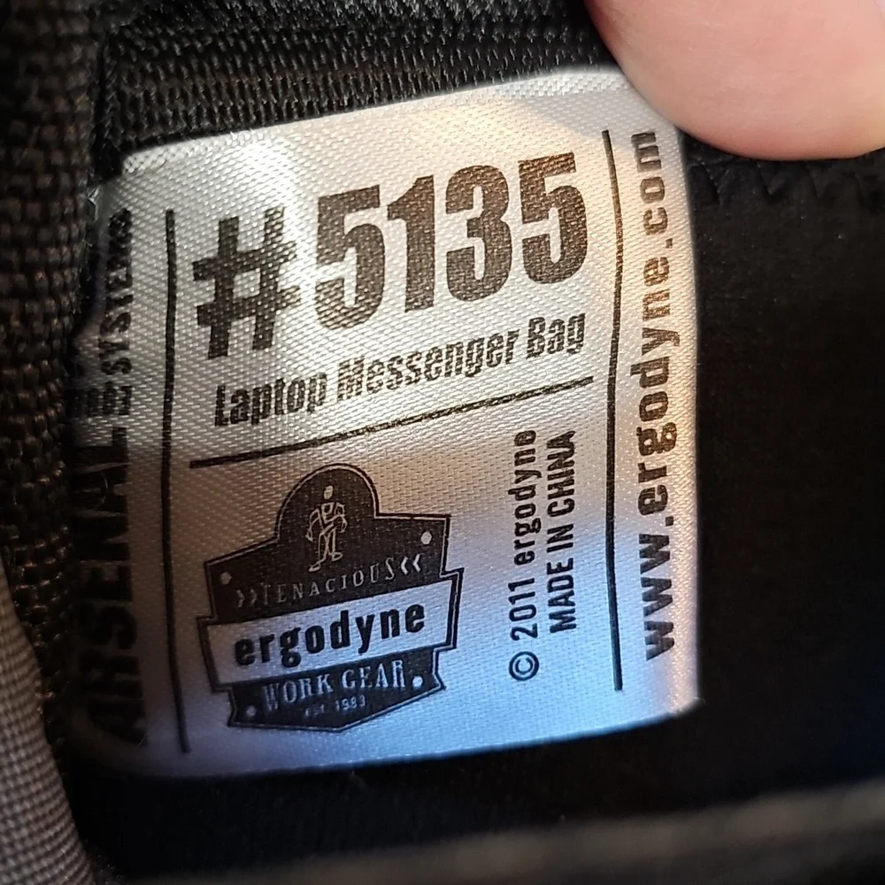 🛠️ Ergodyne Arsenal 5135 Laptop Messenger Bag | Black/Gray Work Gear 💻
